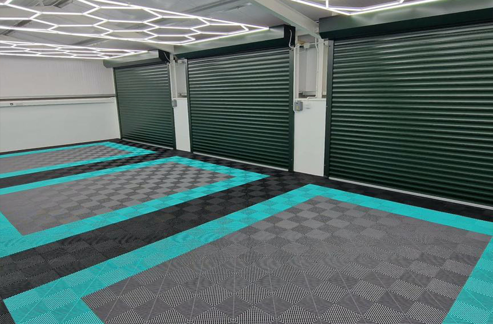 Triple-Garage1.jpg Triple Garage Tiles - Image 1